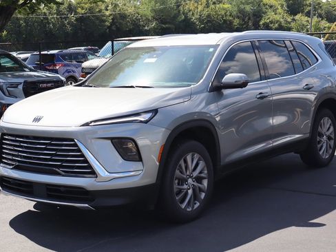 New 2025 Buick Enclave Preferred image 2