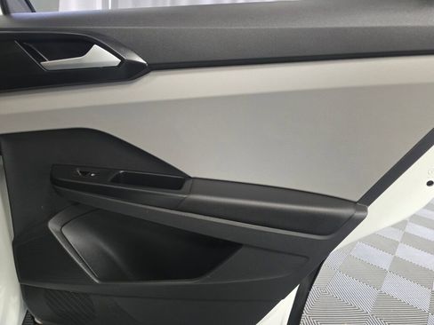 Used 2022 Volkswagen Taos S image 23