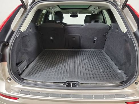 Used 2023 Volvo XC60 B5 Plus w/ Protection Package Premier image 11