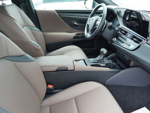 Used 2025 Lexus ES 350 w/ Premium Package FWD image 10