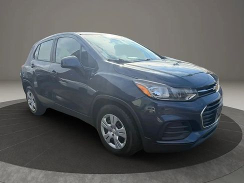 Used 2018 Chevrolet Trax LS image 3