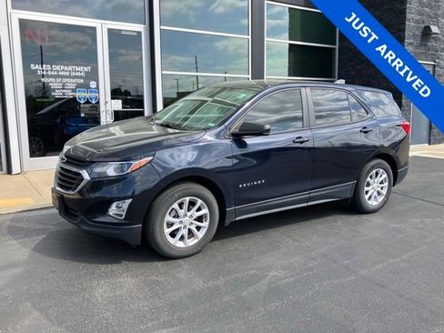 Used 2021 Chevrolet Equinox LS w/ LS Convenience Package FWD image 1