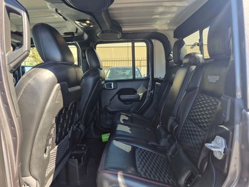 Used 2022 Jeep Gladiator Rubicon w/ Cold Weather Group image 21