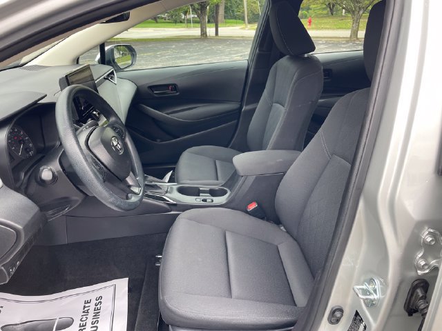 Used 2025 Toyota Corolla LE FWD image 12
