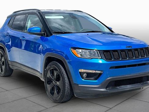 Used 2019 Jeep Compass Latitude FWD image 3