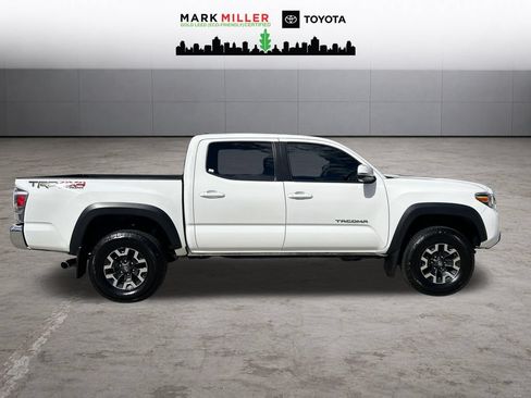 Certified 2022 Toyota Tacoma TRD Off-Road AWD/4WD image 7