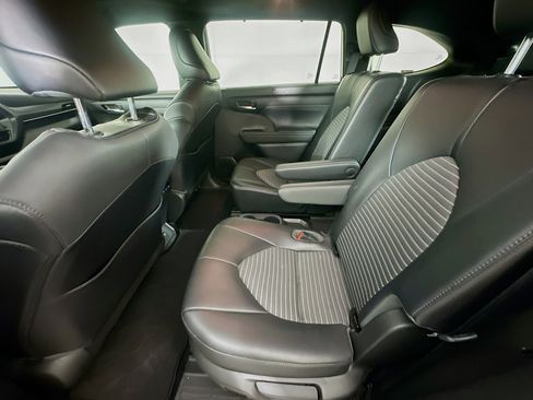 Used 2021 Toyota Highlander XSE FWD image 30