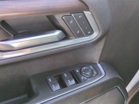 Used 2024 GMC Sierra 1500 SLT image 12