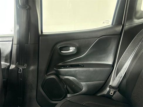 Certified 2023 Jeep Renegade Latitude image 15