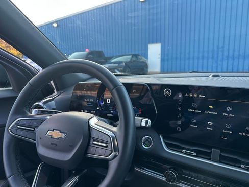 Used 2025 Chevrolet Equinox LT image 33