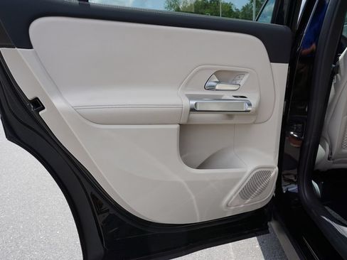 Used 2025 Mercedes-Benz GLB 250 image 44