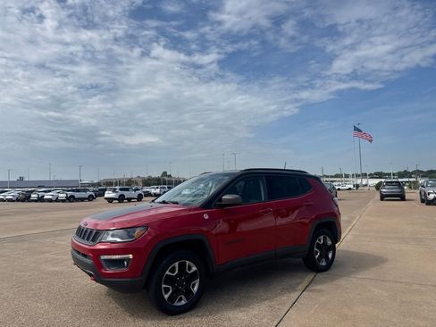 Used 2018 Jeep Compass Trailhawk w/ Leather Interior Group AWD/4WD image 9