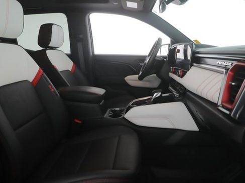 Used 2024 GMC Canyon AT4X image 31