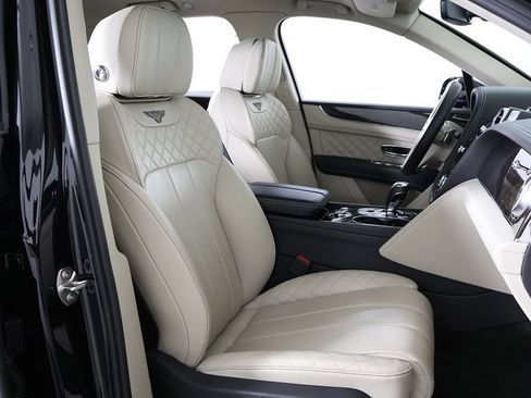 Used 2020 Bentley Bentayga Plug-In Hybrid AWD/4WD image 37