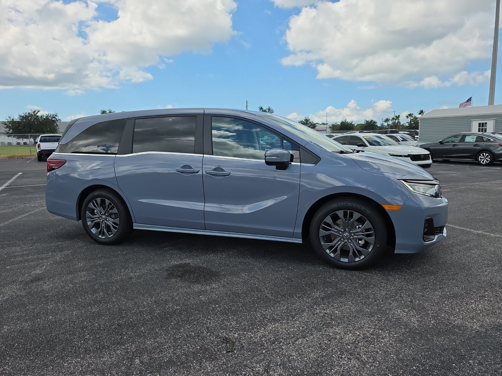 New 2027 Honda Odyssey Touring image 2