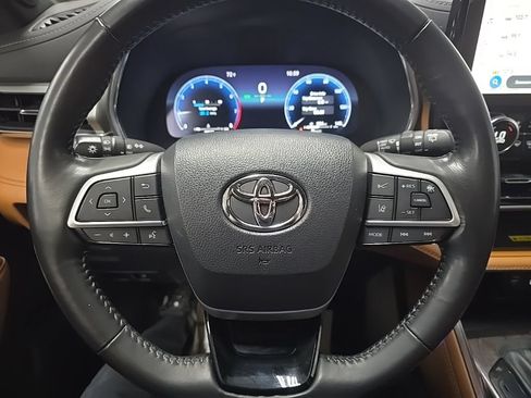 Used 2023 Toyota Highlander Platinum AWD/4WD image 19