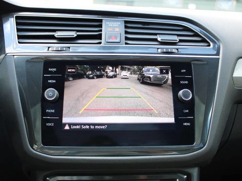 Used 2018 Volkswagen Tiguan SE image 13