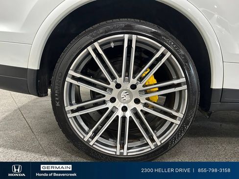 Used 2017 Porsche Cayenne AWD/4WD image 10