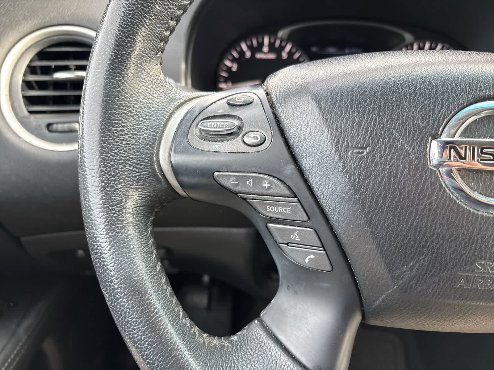 Used 2015 Nissan Pathfinder SL w/ SL Tech Package FWD image 10