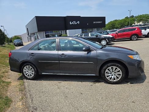 Used 2013 Toyota Camry LE FWD image 2