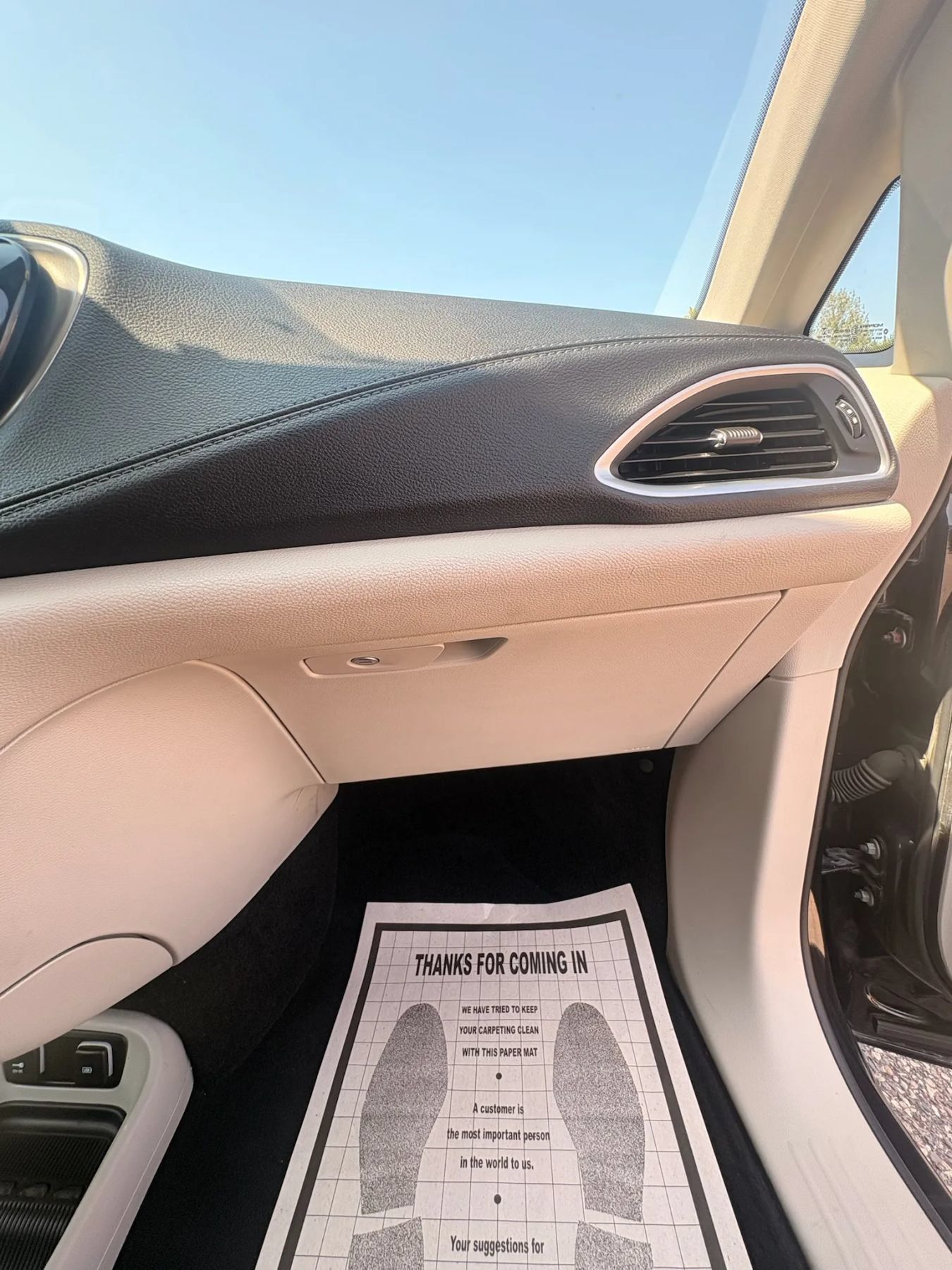 Used 2017 Chrysler Pacifica Limited w/ Advanced Safetytec Group FWD image 36