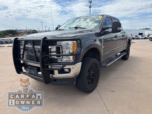 Used 2017 Ford F250 XLT w/ XLT Value Package AWD/4WD image 3