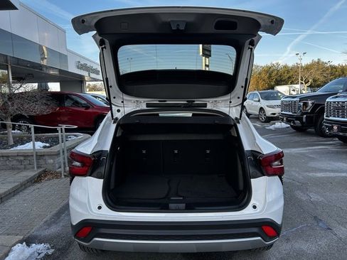 Used 2024 Chevrolet Trax LT image 29