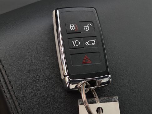Used 2024 Land Rover Discovery Metropolitan Edition AWD/4WD image 40