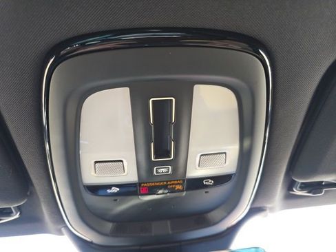 Certified 2025 Volvo V90 B6 Cross Country Ultra image 39