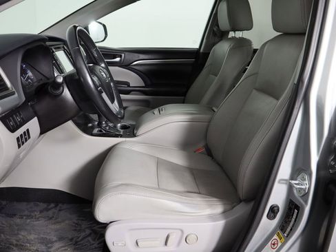 Used 2017 Toyota Highlander Limited image 15