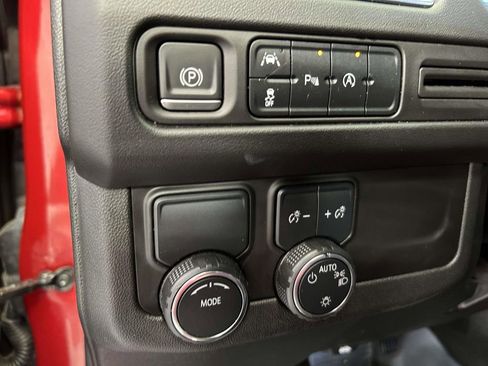 Used 2024 Chevrolet Tahoe LT RWD image 20