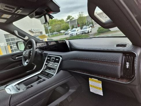 New 2026 Nissan Armada Platinum Reserve w/ Convenience Package AWD/4WD image 8