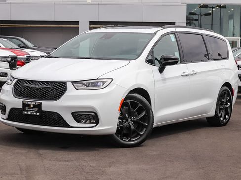 New 2026 Chrysler Pacifica Limited w/ S Appearance Package FWD image 1