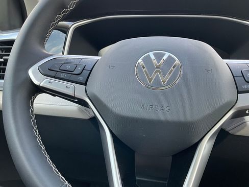 New 2025 Volkswagen Taos SE image 21