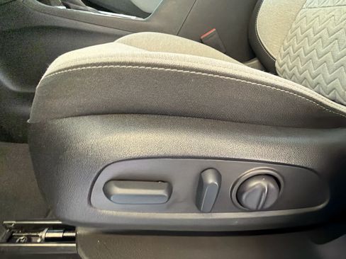 Used 2022 Chevrolet Equinox LT FWD image 16