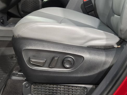 Used 2023 Toyota Sienna XLE FWD image 23