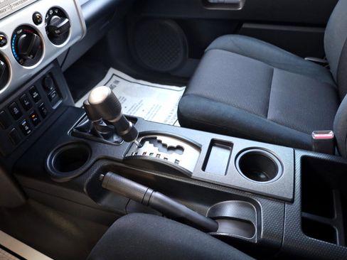 Used 2007 Toyota FJ Cruiser 4WD image 9