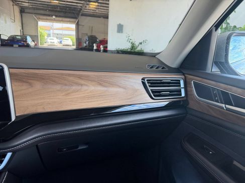 Used 2026 Volkswagen Atlas SE FWD image 33