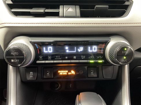Used 2020 Toyota RAV4 XLE w/ XLE Grade Weather Package AWD/4WD image 20