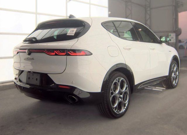 Used 2024 Alfa Romeo Tonale Veloce w/ Active Assist Package AWD/4WD image 2