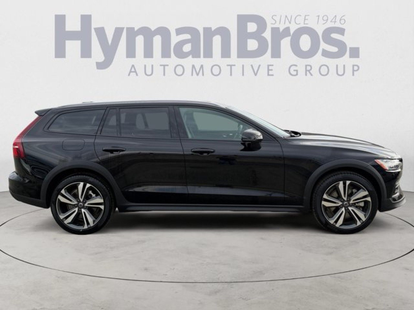 Used 2025 Volvo V60 B5 Cross Country Plus AWD/4WD image 2