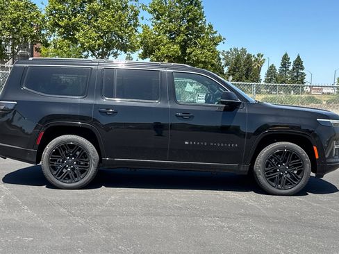 New 2026 Jeep Grand Wagoneer Limited AWD/4WD image 2
