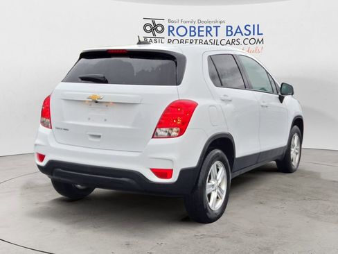 Used 2022 Chevrolet Trax LS w/ Tint and Cruise Package image 5