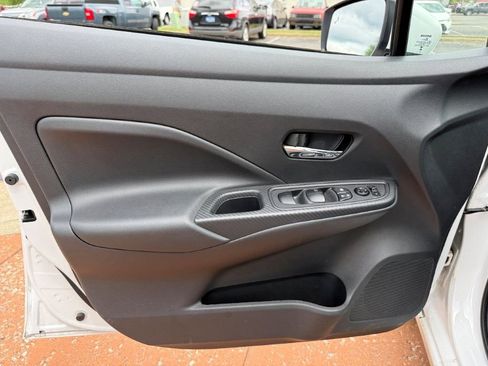 Used 2024 Nissan Versa SV FWD image 9