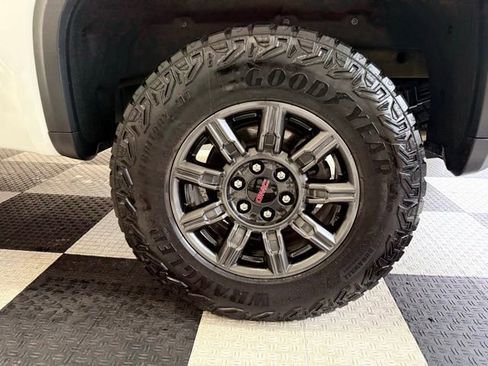 Used 2024 GMC Sierra 1500 AT4X image 13