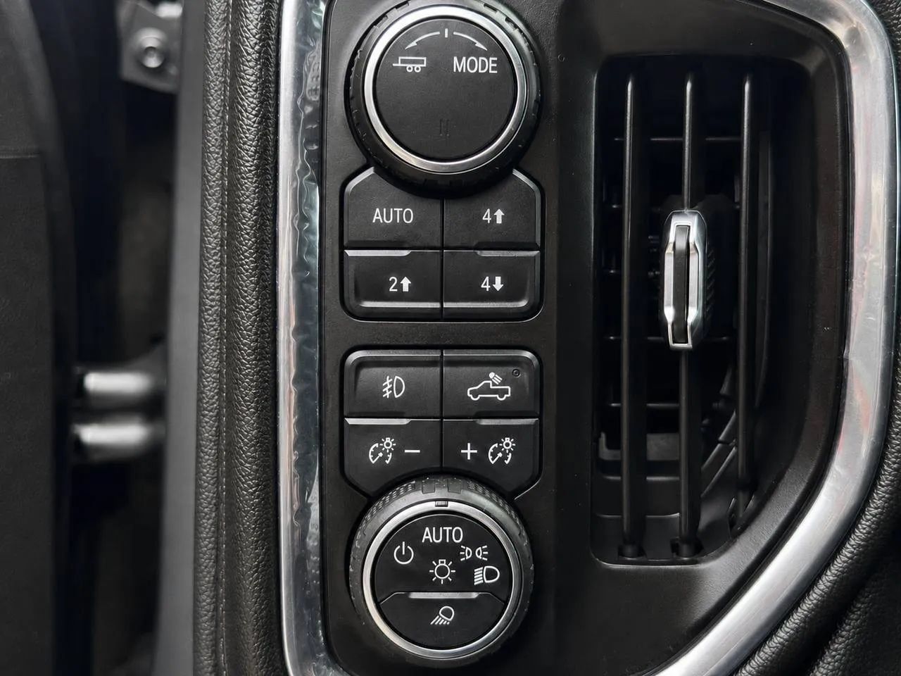 Used 2020 Chevrolet Silverado 1500 LT Trail Boss AWD/4WD image 15