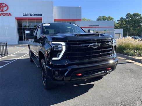 Used 2025 Chevrolet Silverado 2500 LT w/ Trail Boss Package image 2