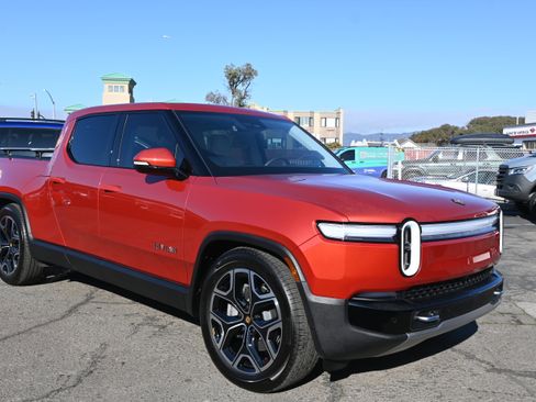 Used 2025 Rivian R1T Adventure image 14