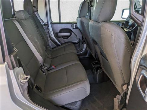 Used 2022 Jeep Gladiator Willys image 19