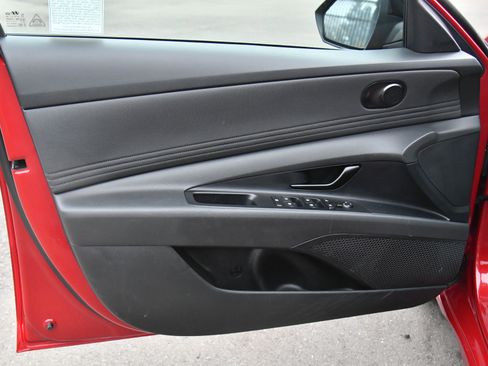 Used 2025 Hyundai Elantra Sport image 13